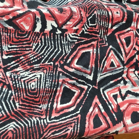 Rebecca Malone - Abstract Geometric Tie-dye 3/4 sleeved top (Ladies Medium) - Picture 12 of 12